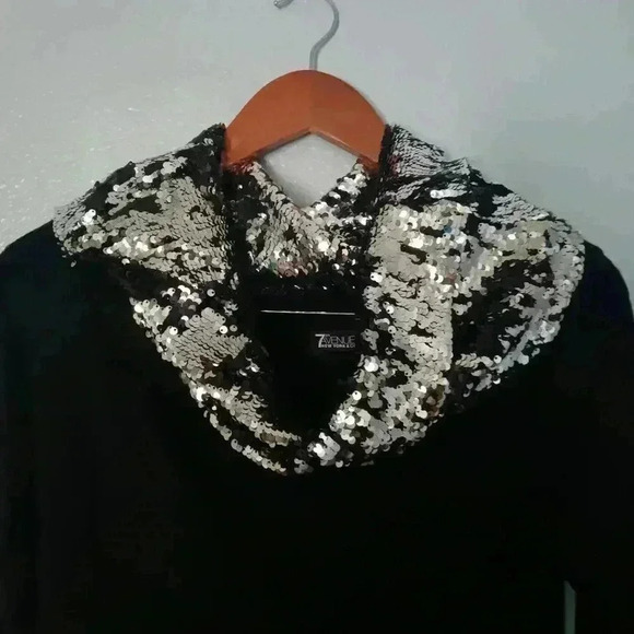 7Th Avenue New York & Company Design Studio Sequined shoulder Top Size M - Picture 3 of 15